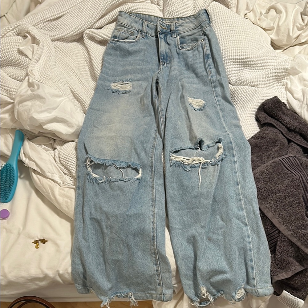 Distressed Light Blue Jeans - Picture 3 of 4